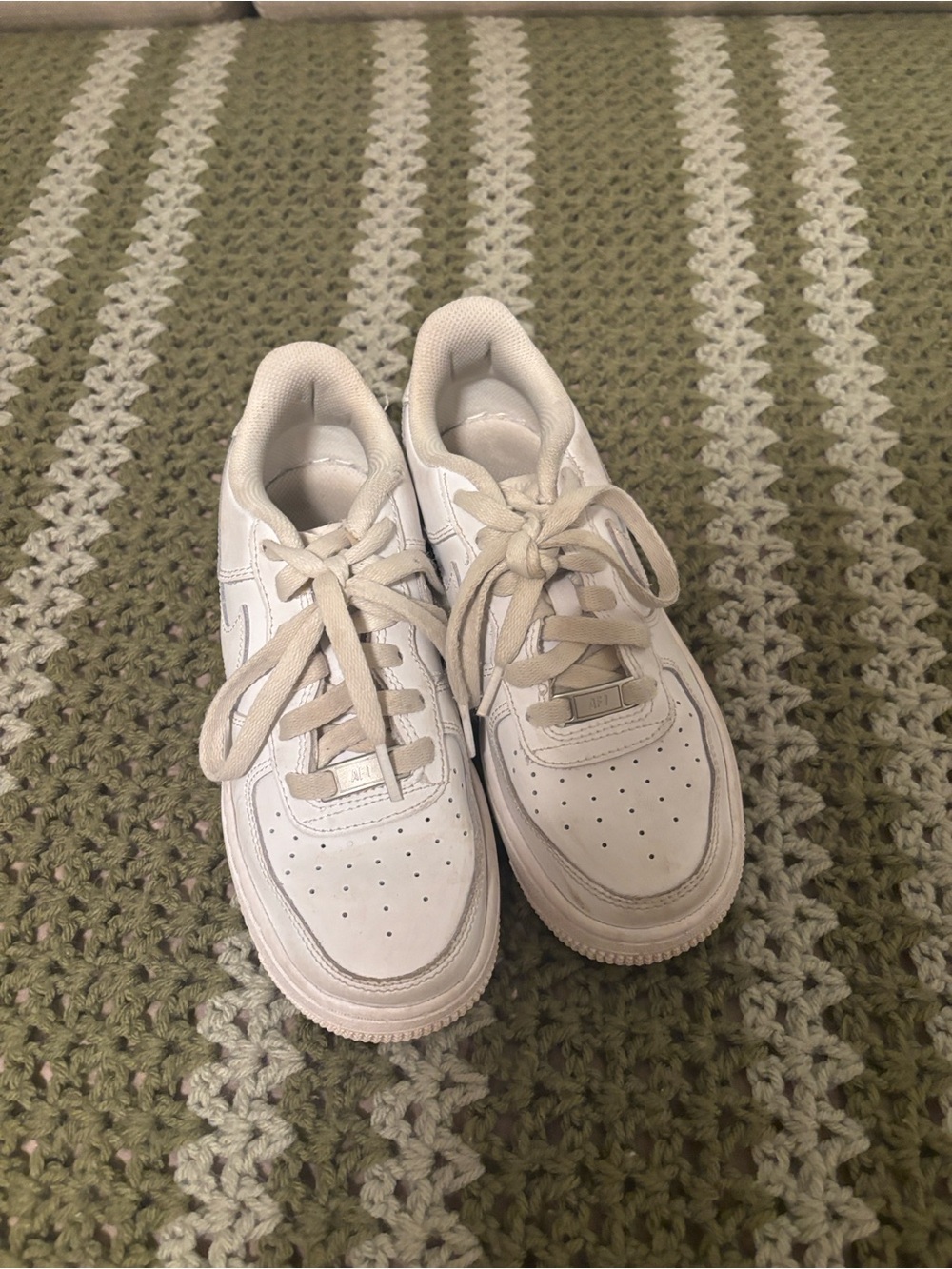 Nike Air Force 1 Kids White Leather Sneakers with Cushioned Comfort